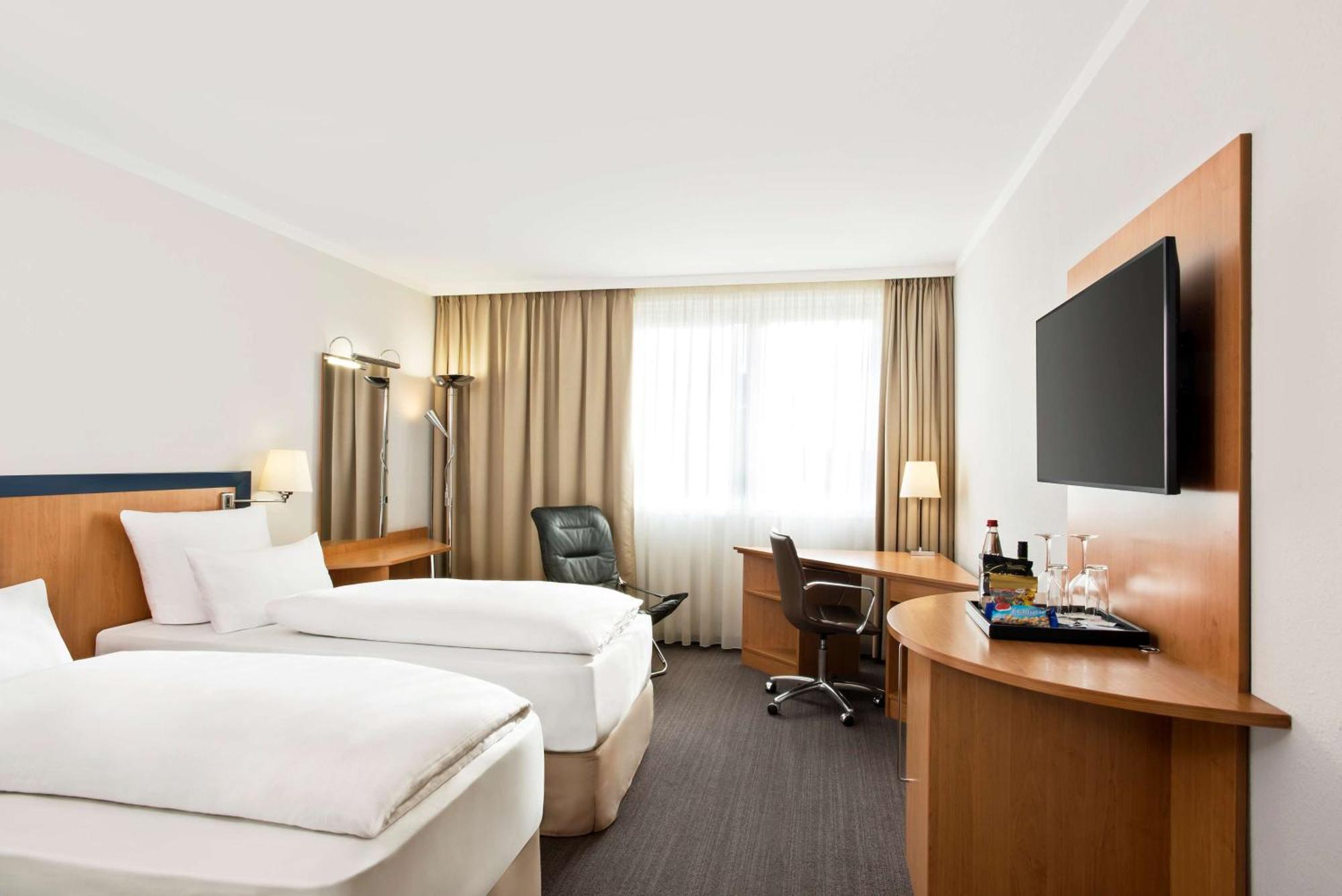 Hotel NH Frankfurt Airport West Raunheim Exterior foto
