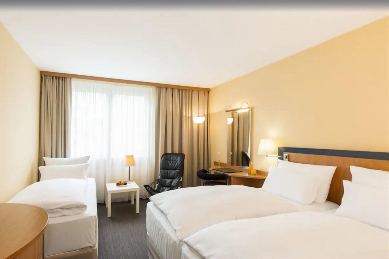 Hotel NH Frankfurt Airport West Raunheim Exterior foto